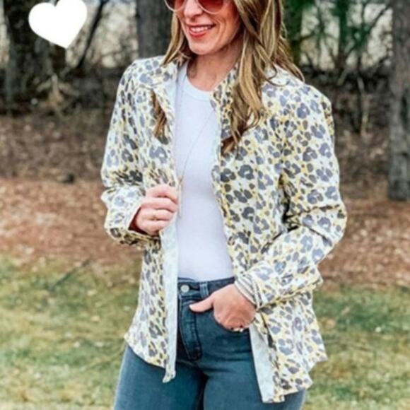 Cabi The Dreamer Providence Shirt Jacket Medium Safari Leopard Jungle Print - Picture 7 of 14